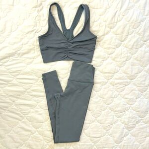 Alo Yoga Full- Length airbrush legging and matching Wild Thing Bra in Blue